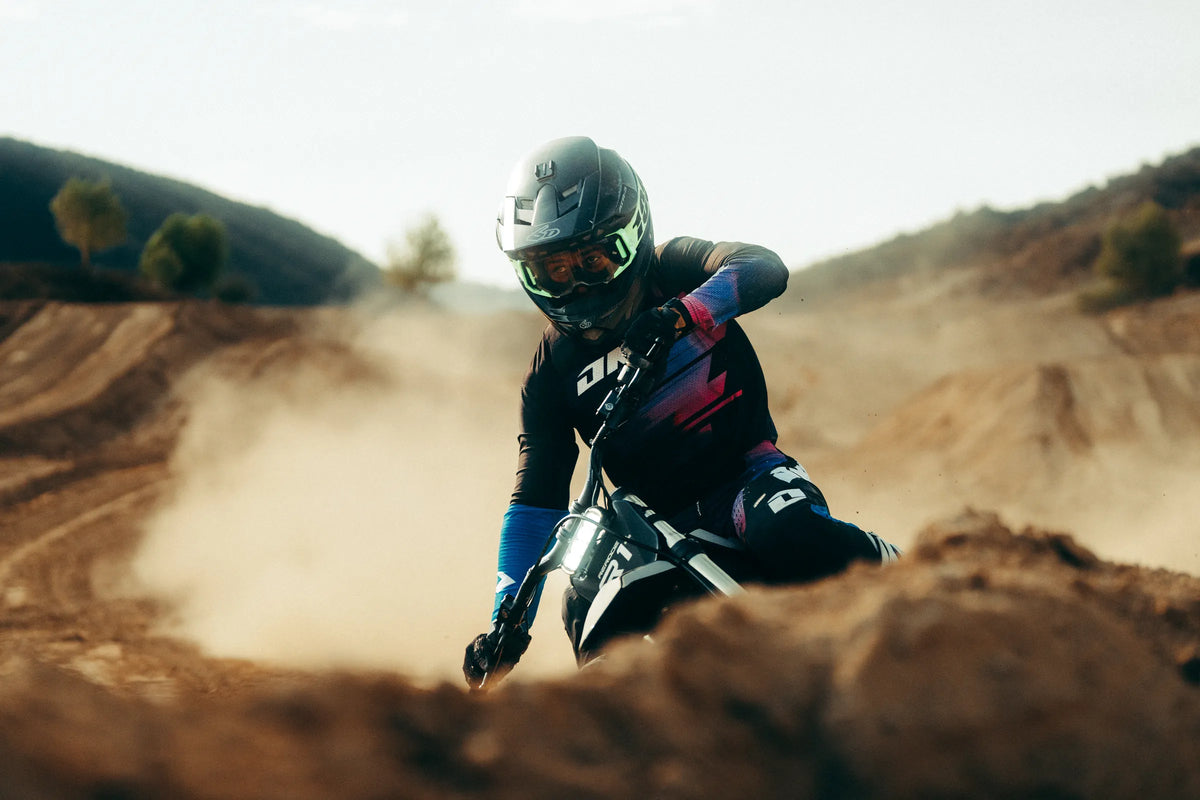 Lightweight agility. Surprising power.